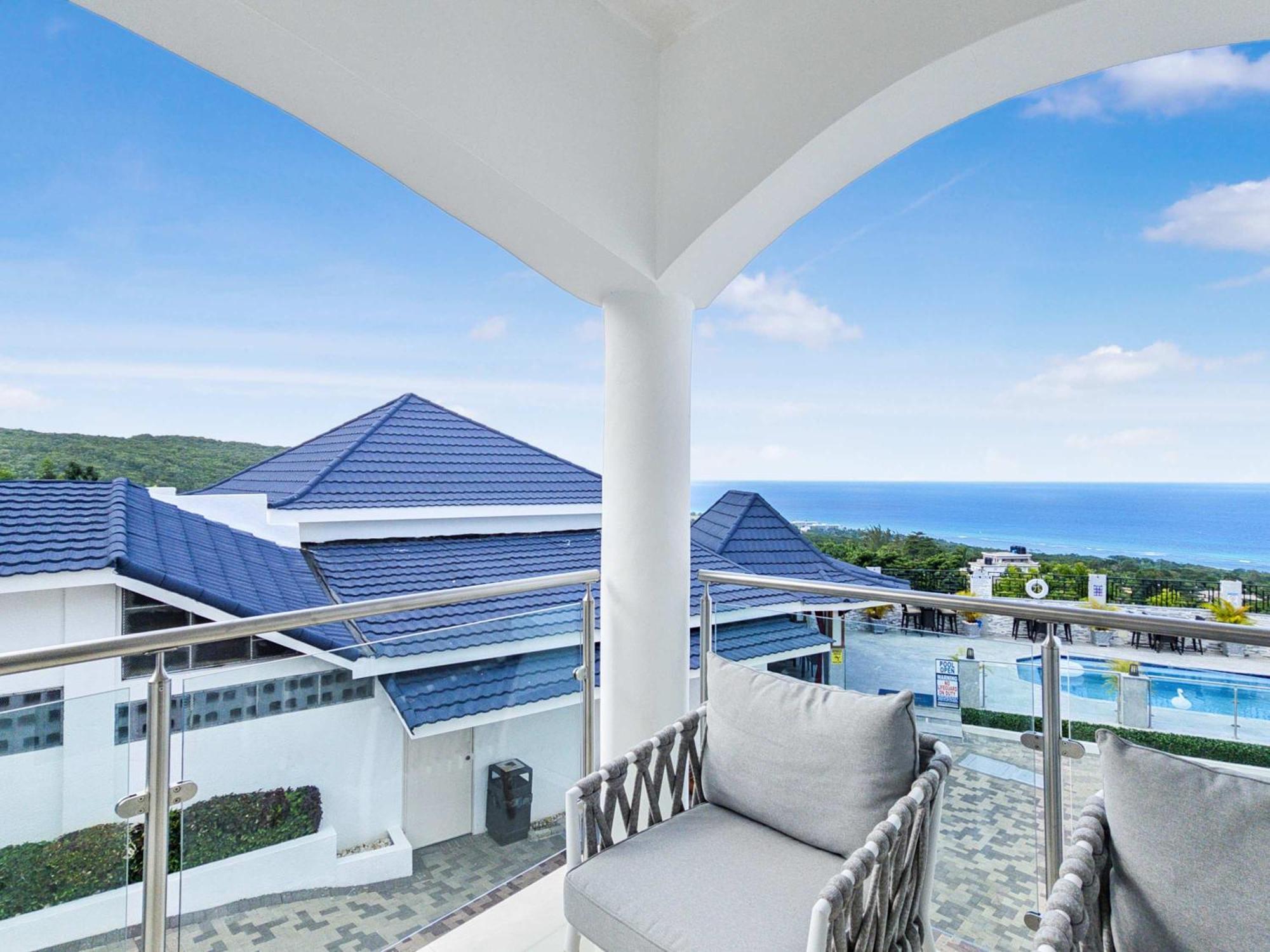 Hospitality Expert Bts 5 - Pool & Bar * Montego Bay