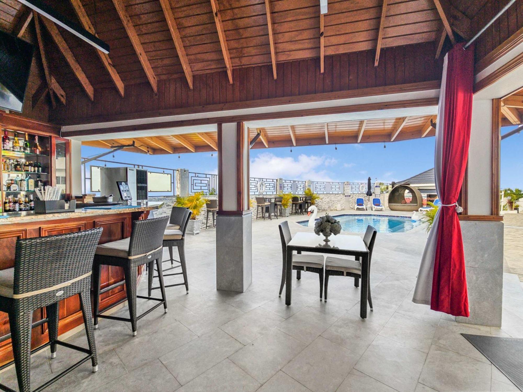 Hospitality Expert Bts 5 - Pool & Bar * Montego Bay