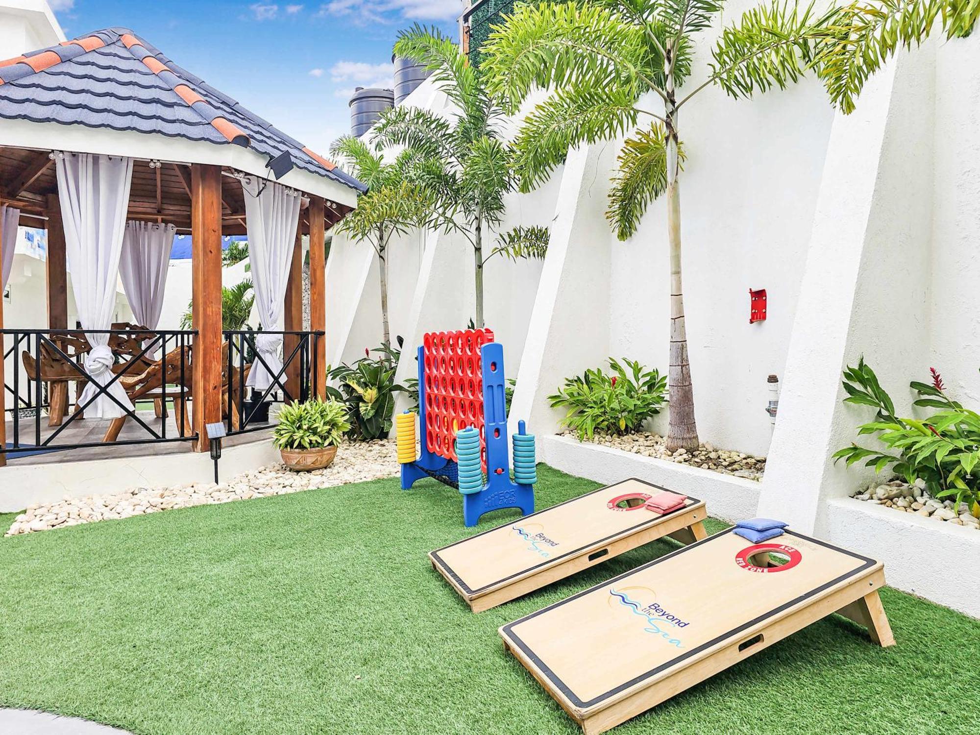 Hospitality Expert Bts 4 - Pool & Bar *