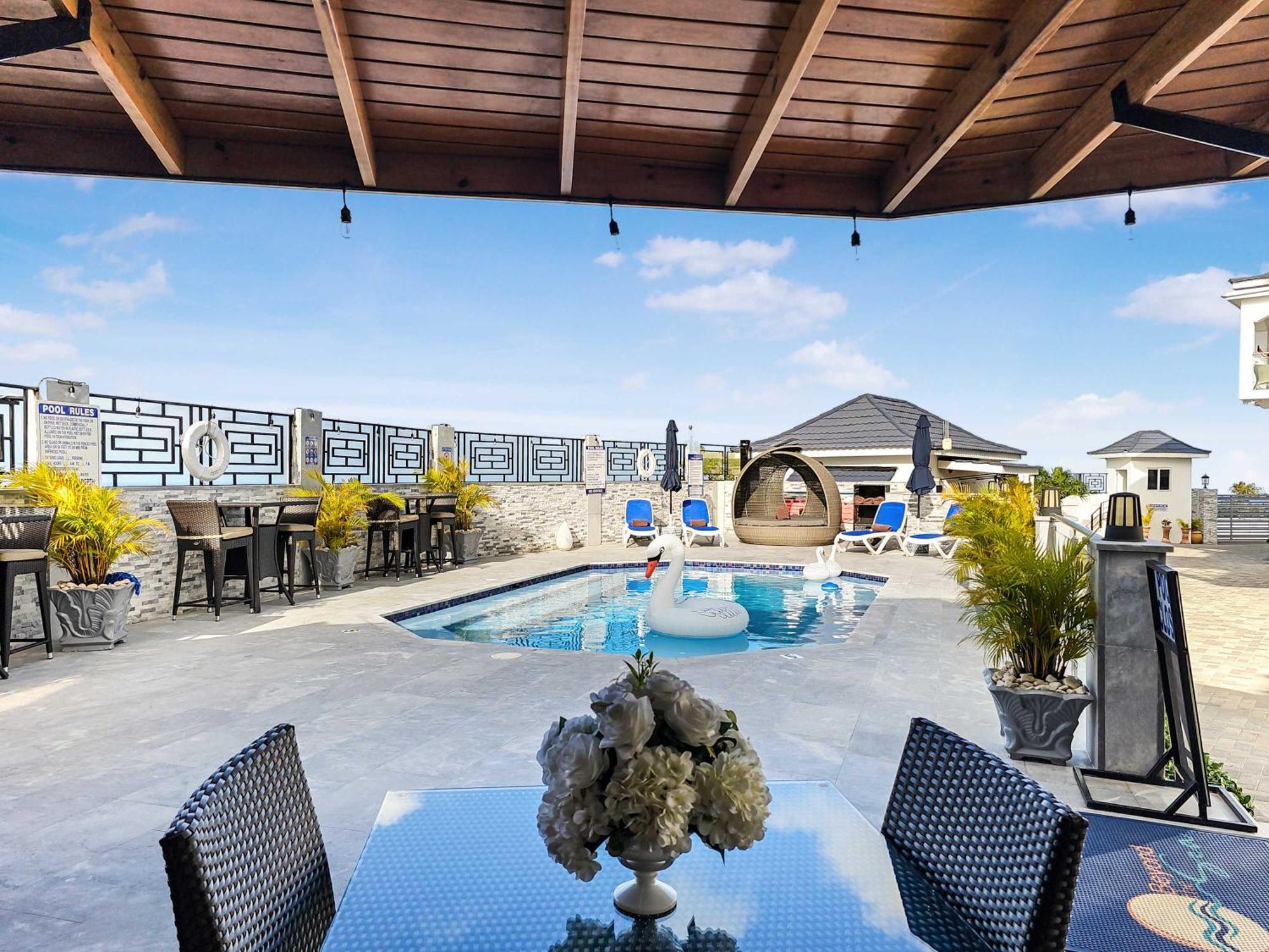 Hospitality Expert Bts 4 - Pool & Bar Inn