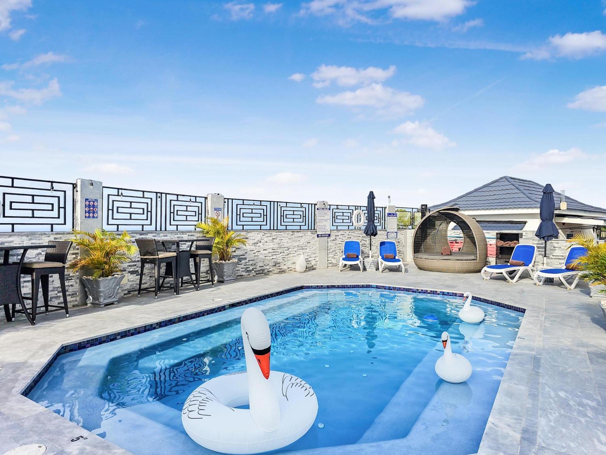 Hospitality Expert Bts 4 - Pool & Bar Inn *