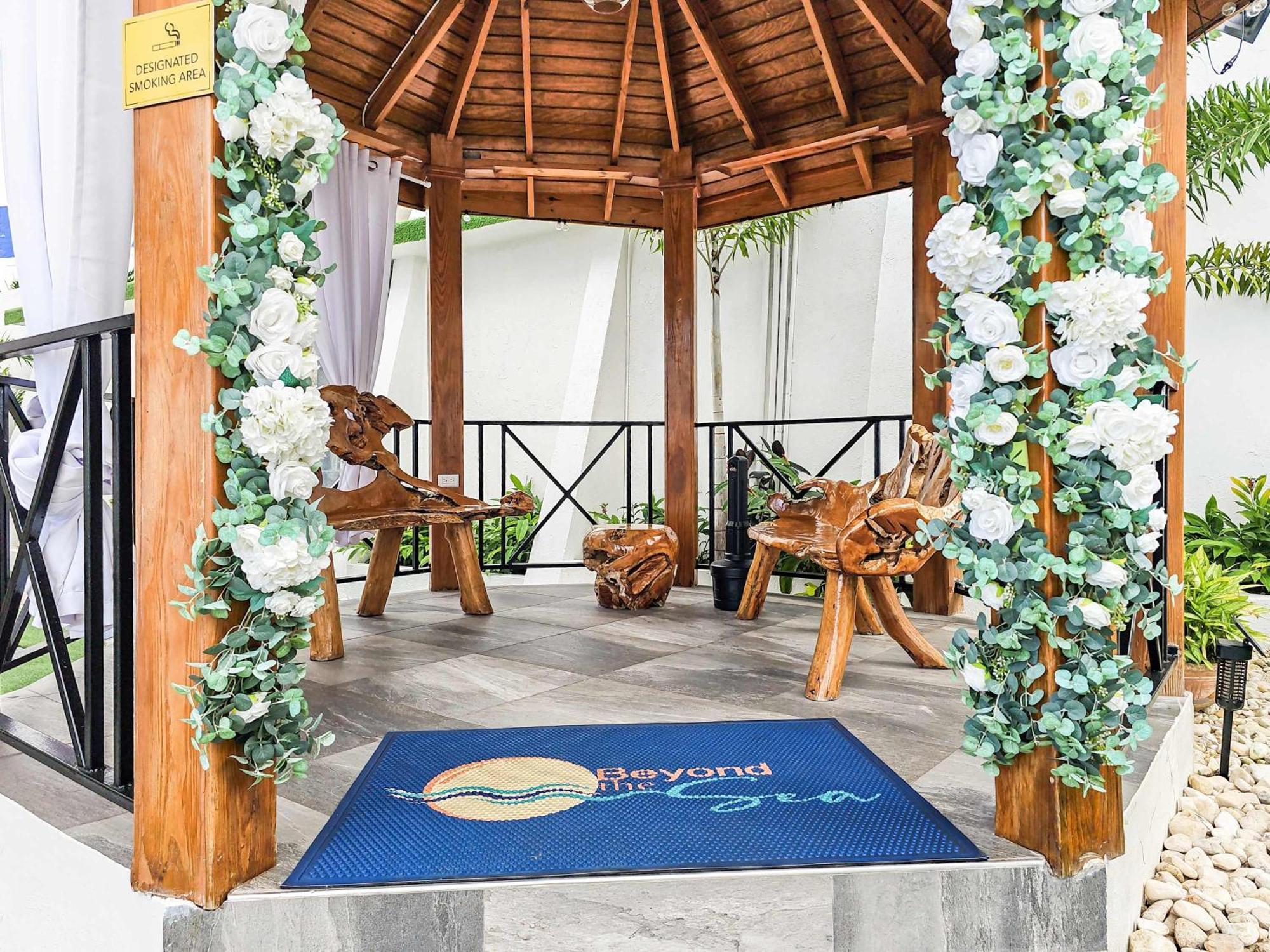 Inn Hospitality Expert Bts 3 - Pool & Bar Montego Bay
