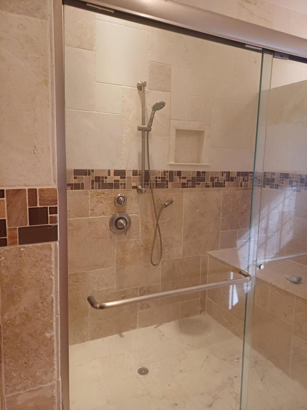The President 5 Minutes To Devon House 4 Waterloo Avenue * Kingston