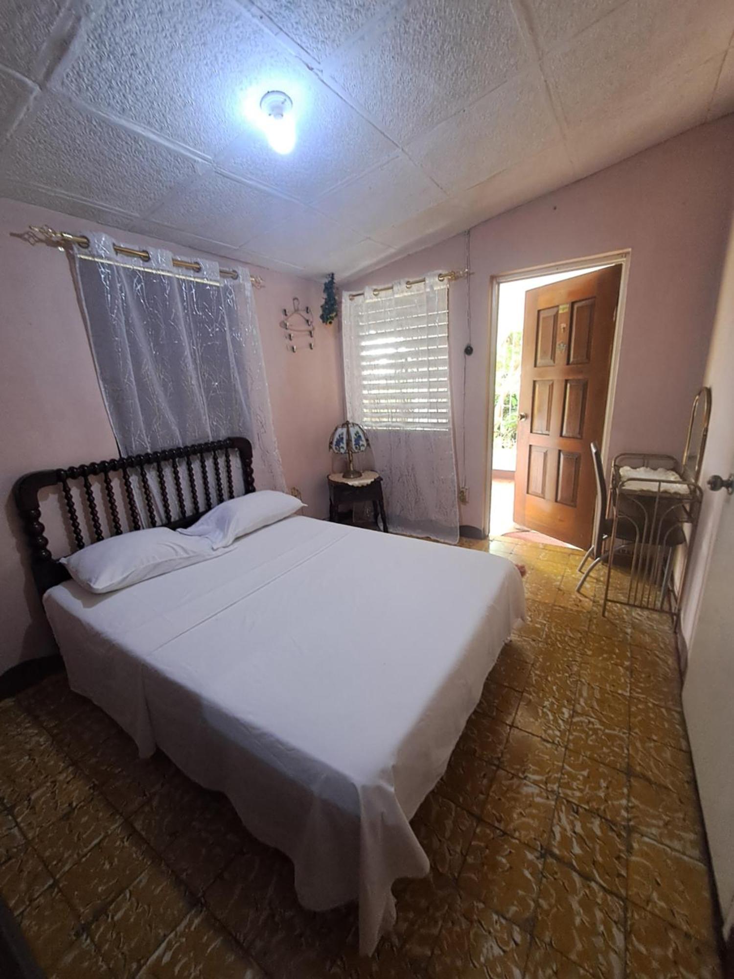 Airport Bed & Breakfast