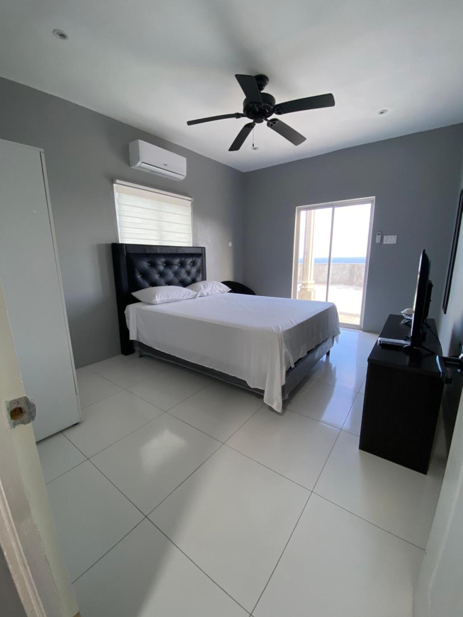 Bed & Breakfast Chrewans Enterprise Ltd *