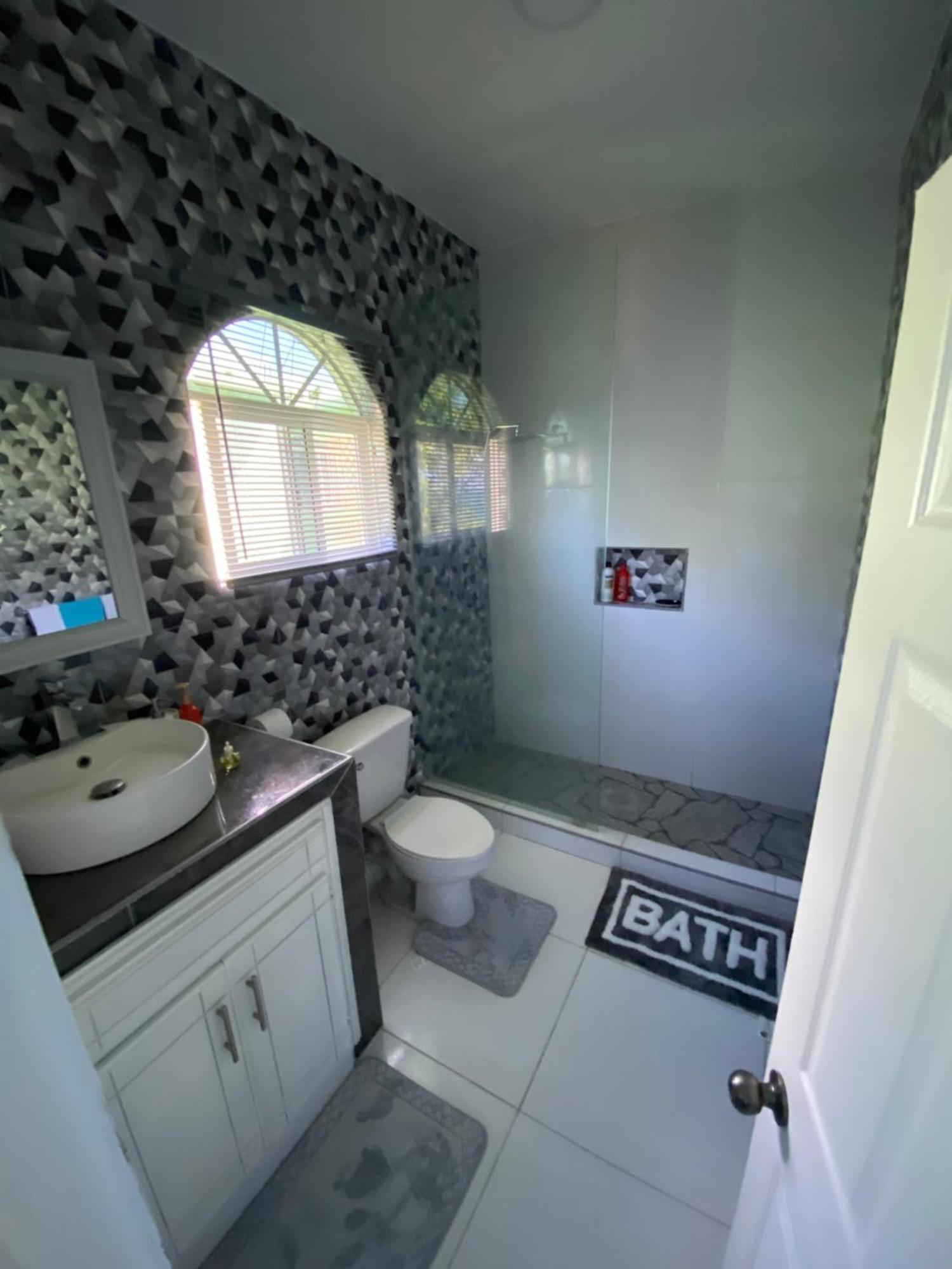 Bed & Breakfast Chrewans Enterprise Ltd Montego Bay
