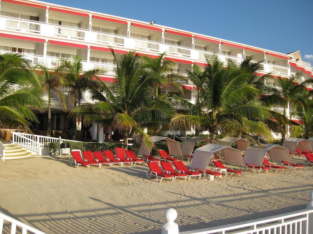 Grand Decameron Montego Beach, A Trademark Resort