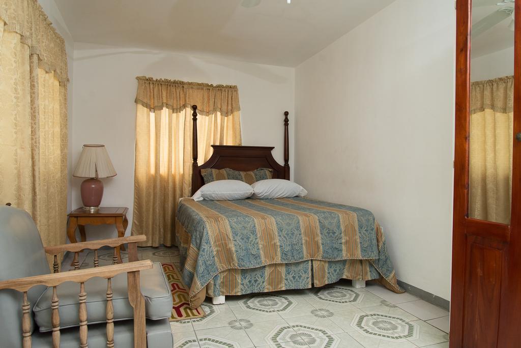 Chateau Margarite Bed And Breakfast Guest house 3*