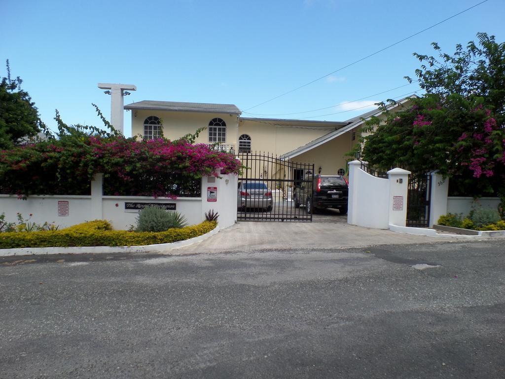 The Royal Kensington 4 *