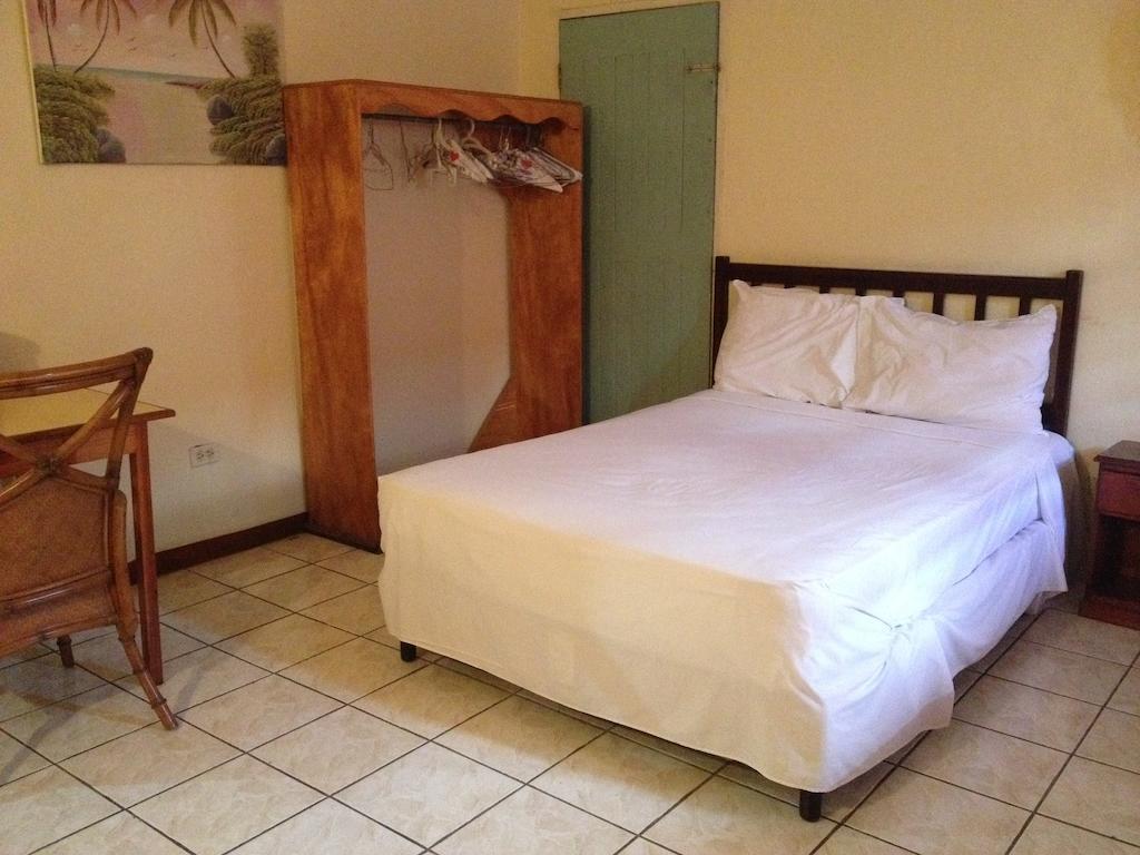Hotel Olympia Crown Kingston