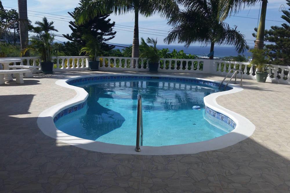Chateau De La Rose Montego Bay