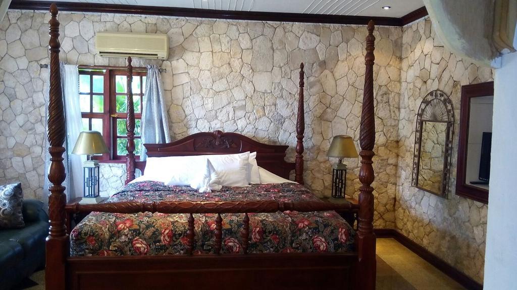 Bed & Breakfast Boutique At Stone Village Bluefields