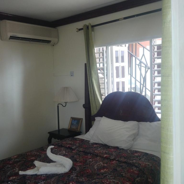 Boutique At Stone Village Bed & Breakfast Bluefields