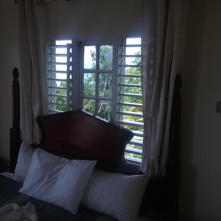 Boutique At Stone Village Bed & Breakfast Bluefields