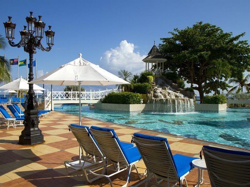 Sandals Dunns River Villaggio Hotel 4*