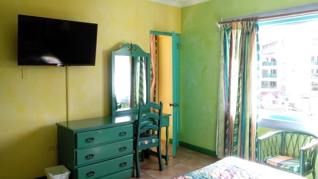 Doctors Cave Hotel 3*
