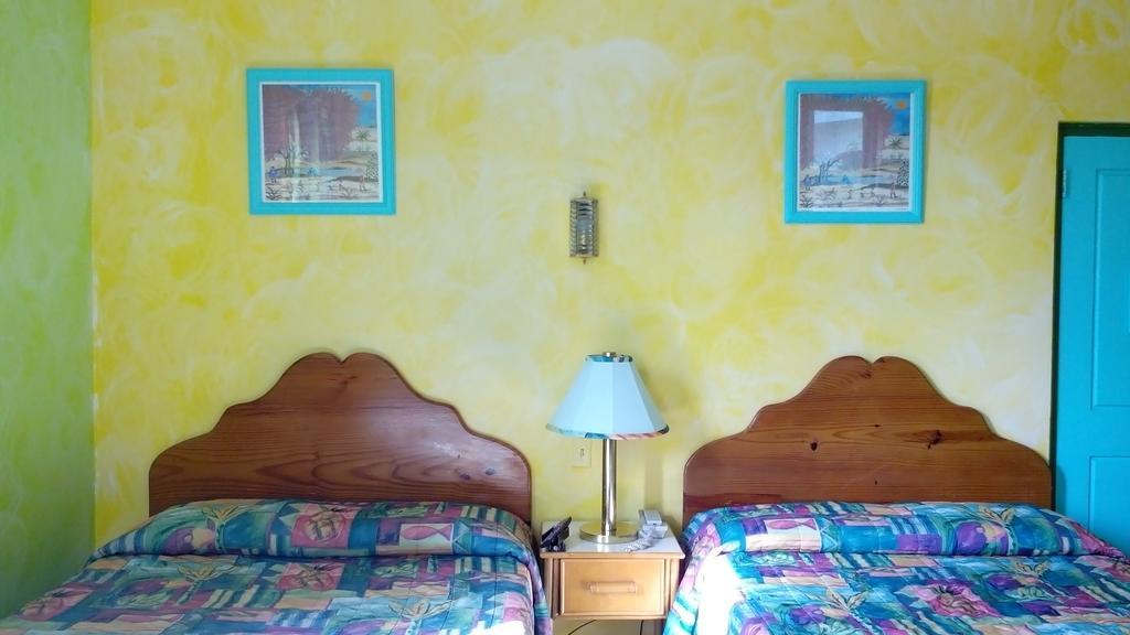 Doctors Cave Hotel
