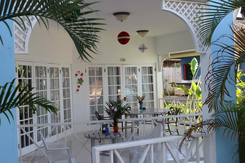 Beachcomber Club Resort 3*