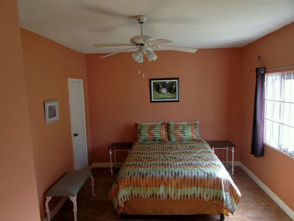 Centrally Located Guest Hotel Kingston