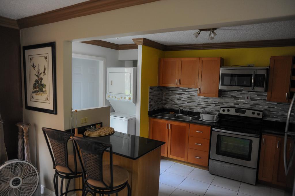 Mango Walk Country Club Suites Aparthotel Montego Bay