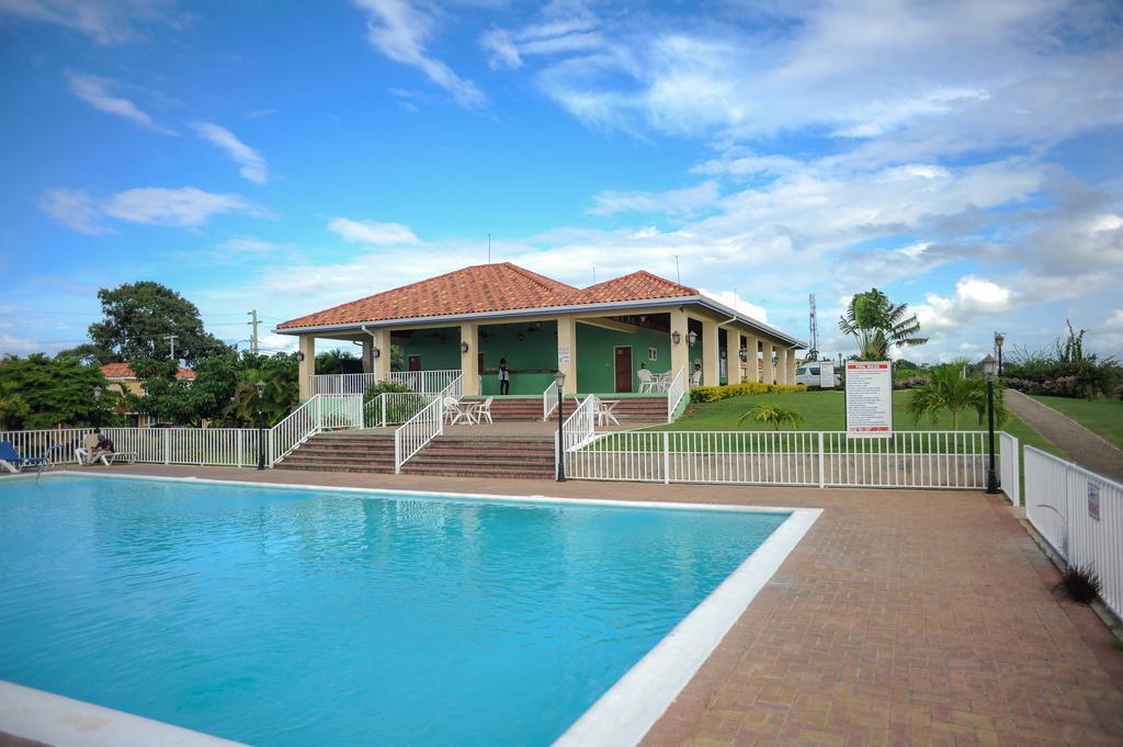 Aparthotel Mango Walk Country Club Suites *
