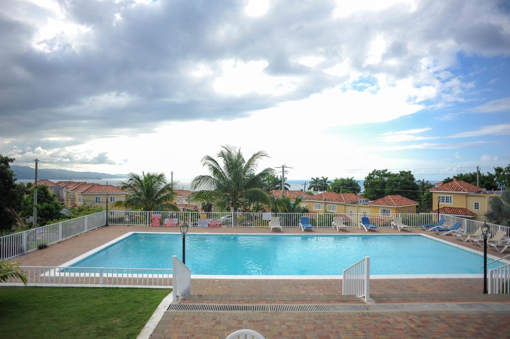 Mango Walk Country Club Suites * Montego Bay