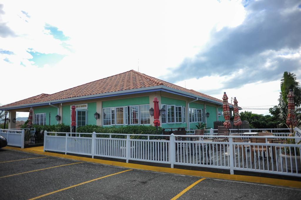 Mango Walk Country Club Suites Aparthotel Montego Bay