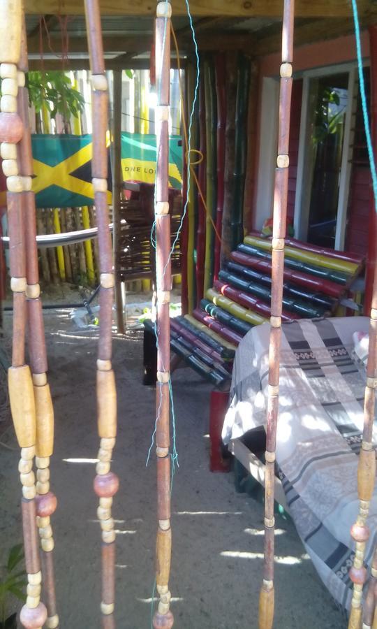 Gasthof - Port Antonio