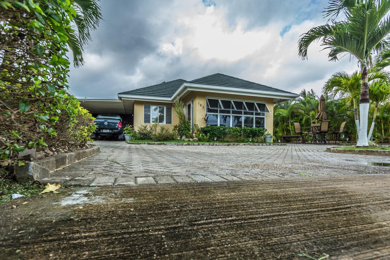 Under The Palms Villa *