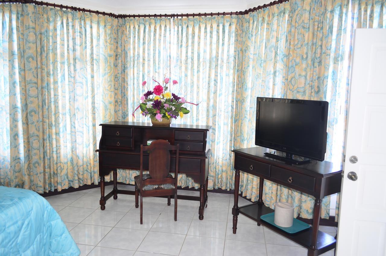 Bed & Breakfast Pink Rock Ocho Rios