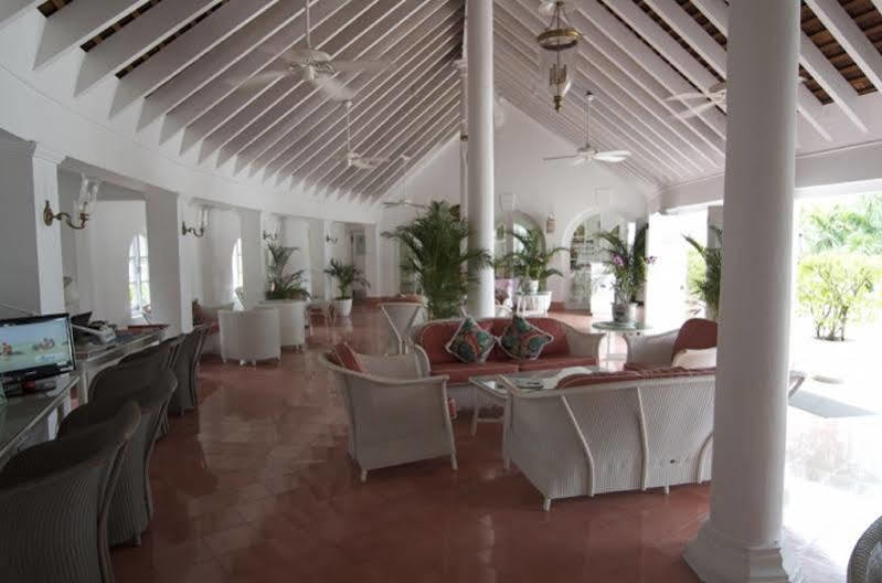 Couples Sans Souci Hotel