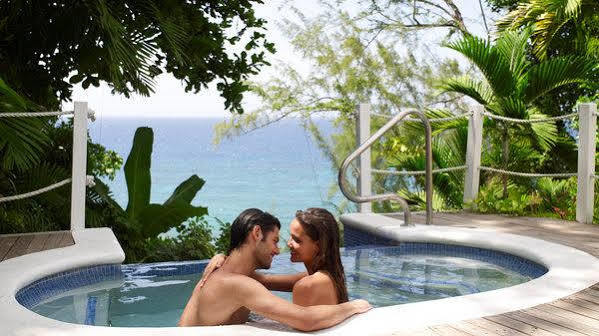 Couples Sans Souci