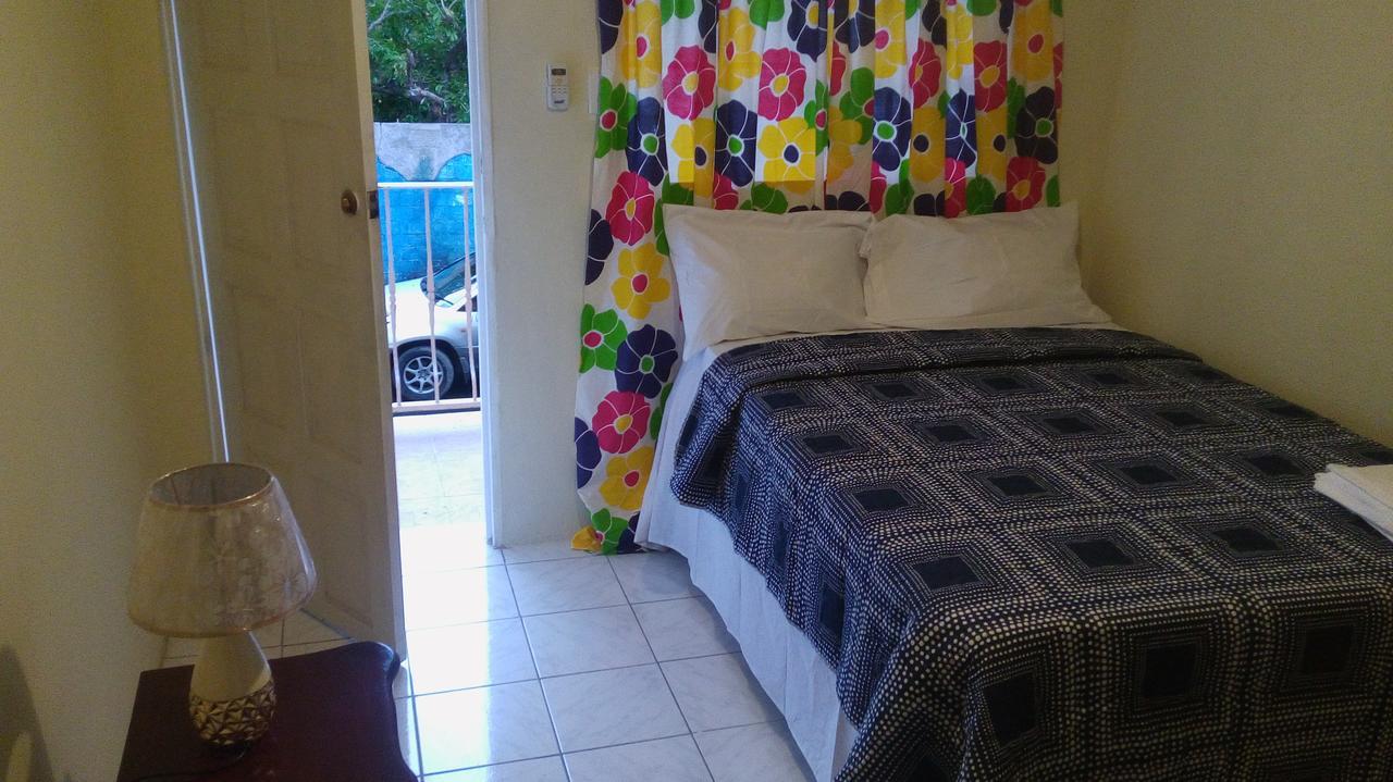 Tropical Manor Half-way-tree Hotel 4*