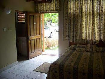 Hotel Rhodes Negril 3*