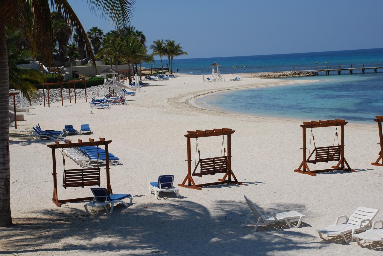 Luxury Sleeps 6, Access, Villa Montego Bay