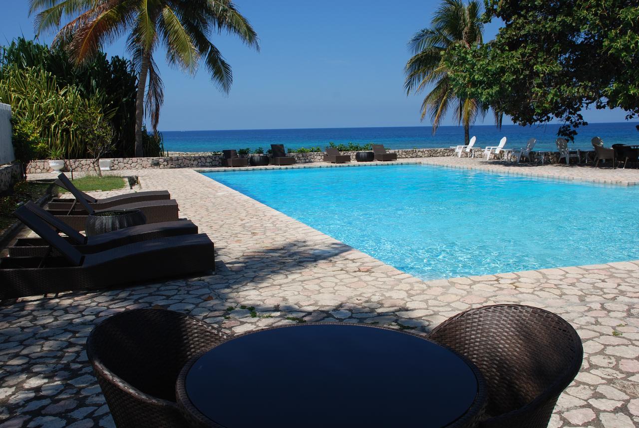 Villa Luxury Sleeps 6, Access, Montego Bay