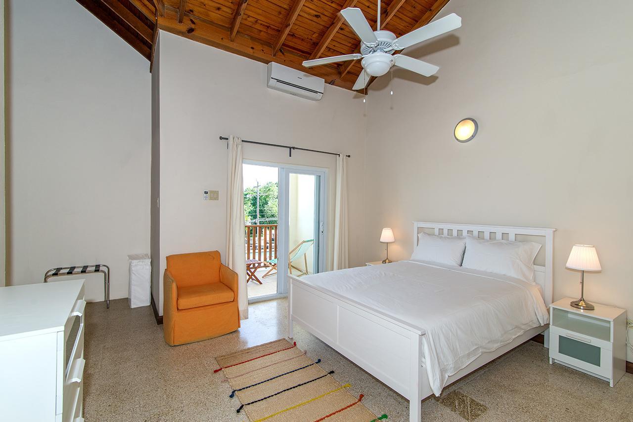 Luxury 2br Facing W/pool #3 Montego Bay