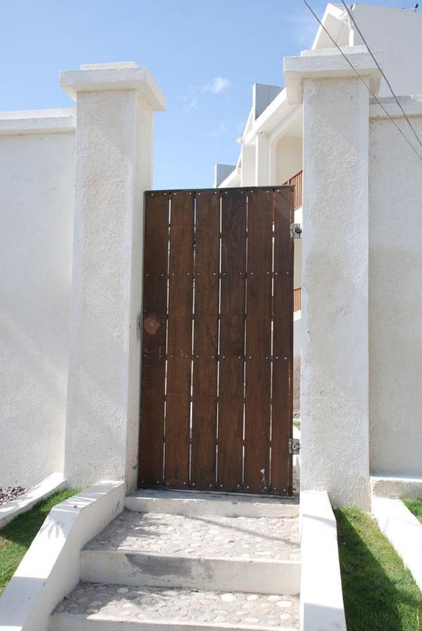 Luxury 2br Facing W/pool #3 Montego Bay