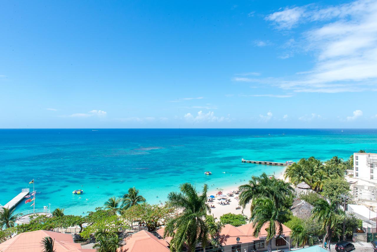 Sunny Tides At Club Montego Bay