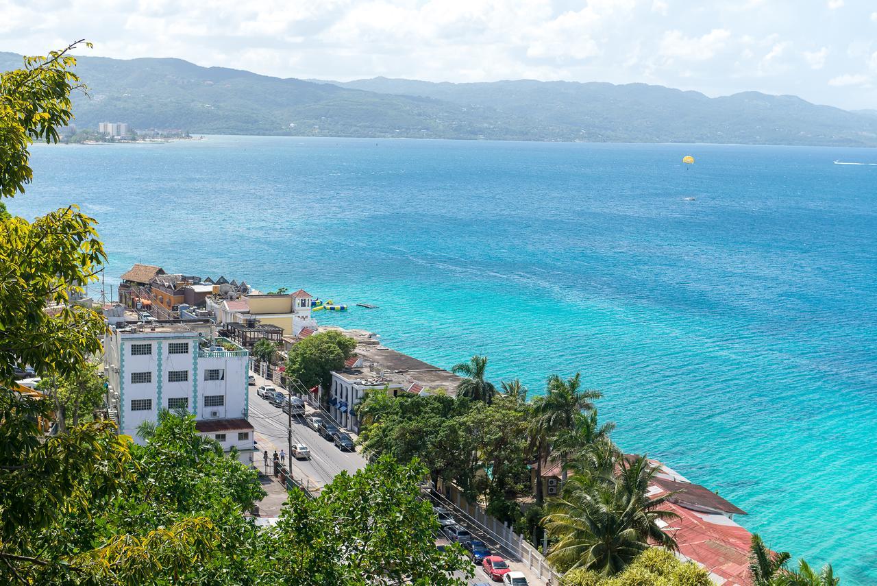 Sunny Tides At Club Aparthotel 3*