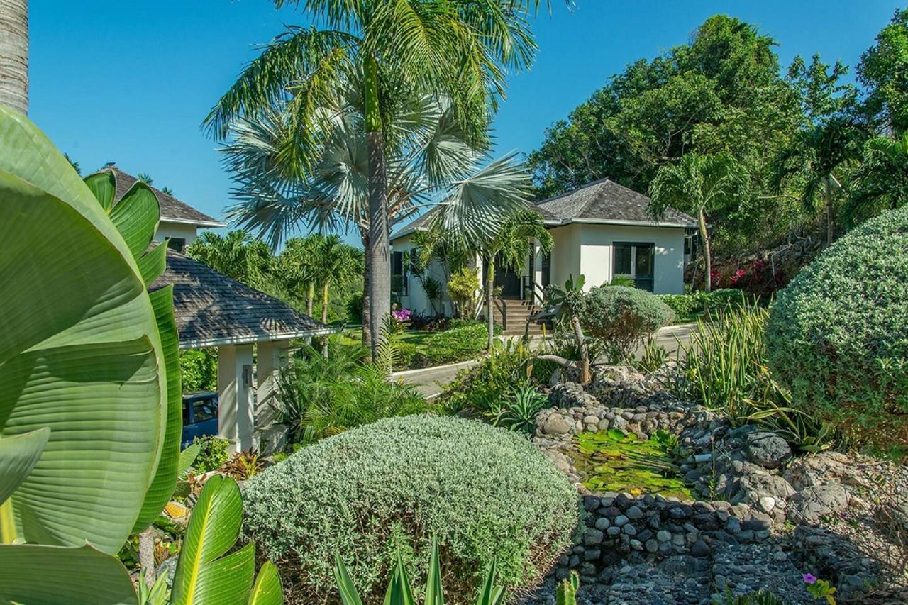 Luxury Sleeps 6, Access, Villa Montego Bay