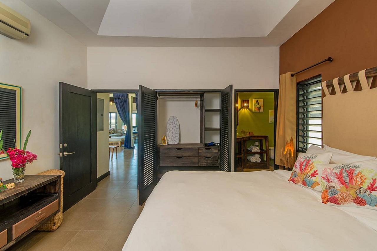 Villa Luxury Sleeps 6, Access, Montego Bay