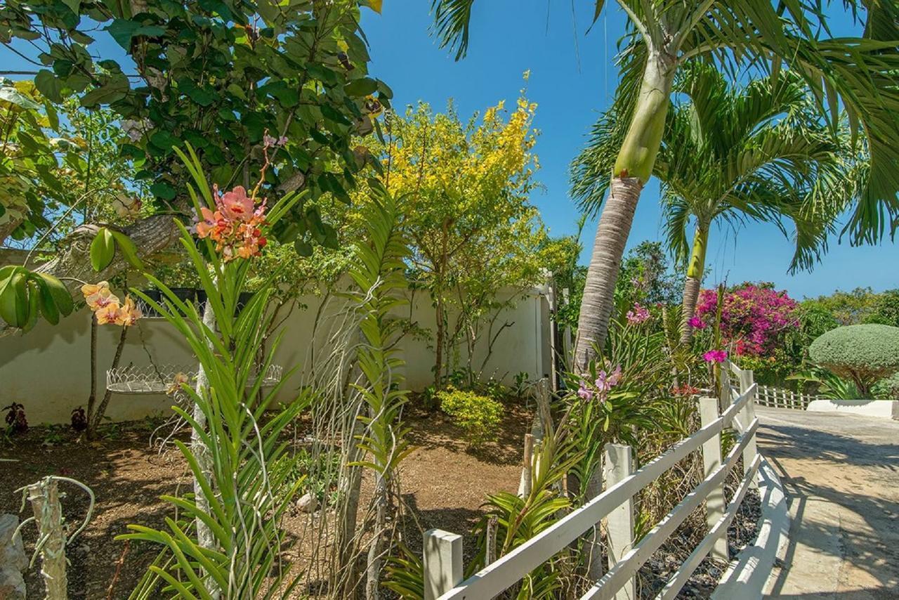 Villa Luxury Sleeps 6, Access, *