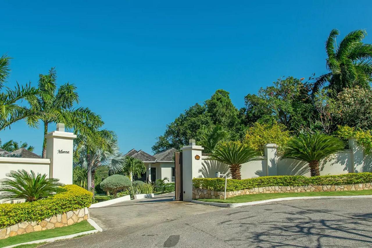 Villa Luxury Sleeps 6, Access, *