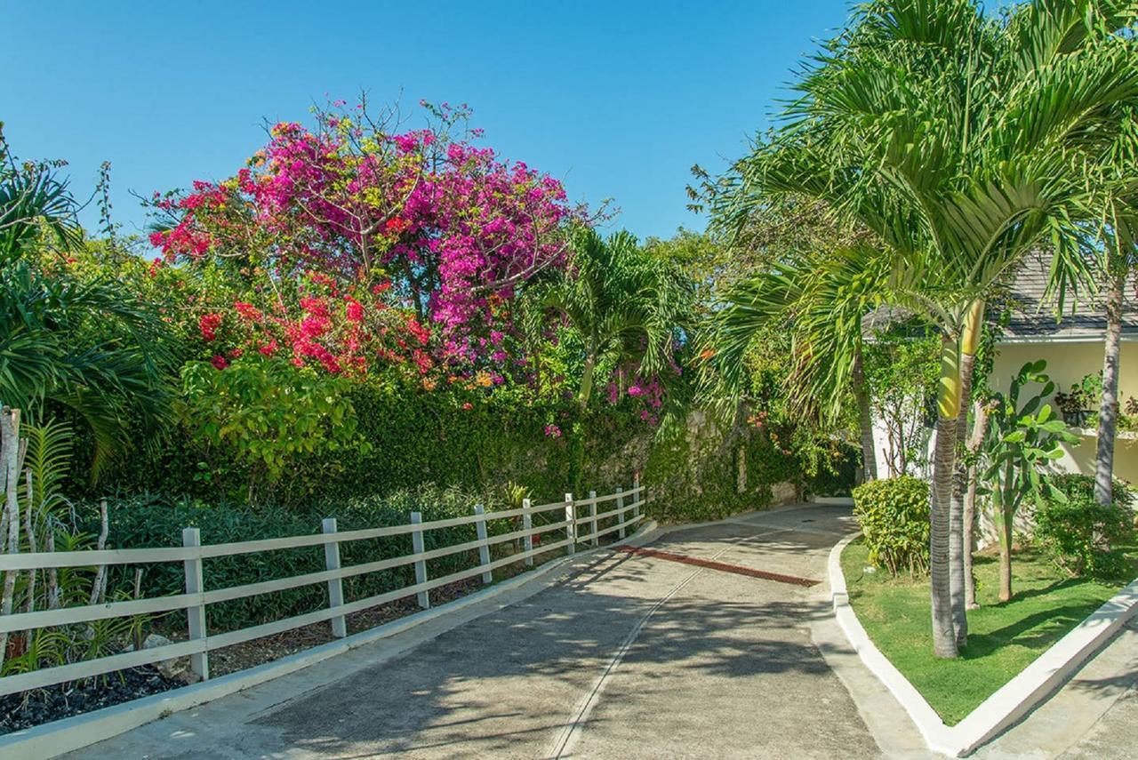 Luxury Sleeps 6, Access, * Montego Bay