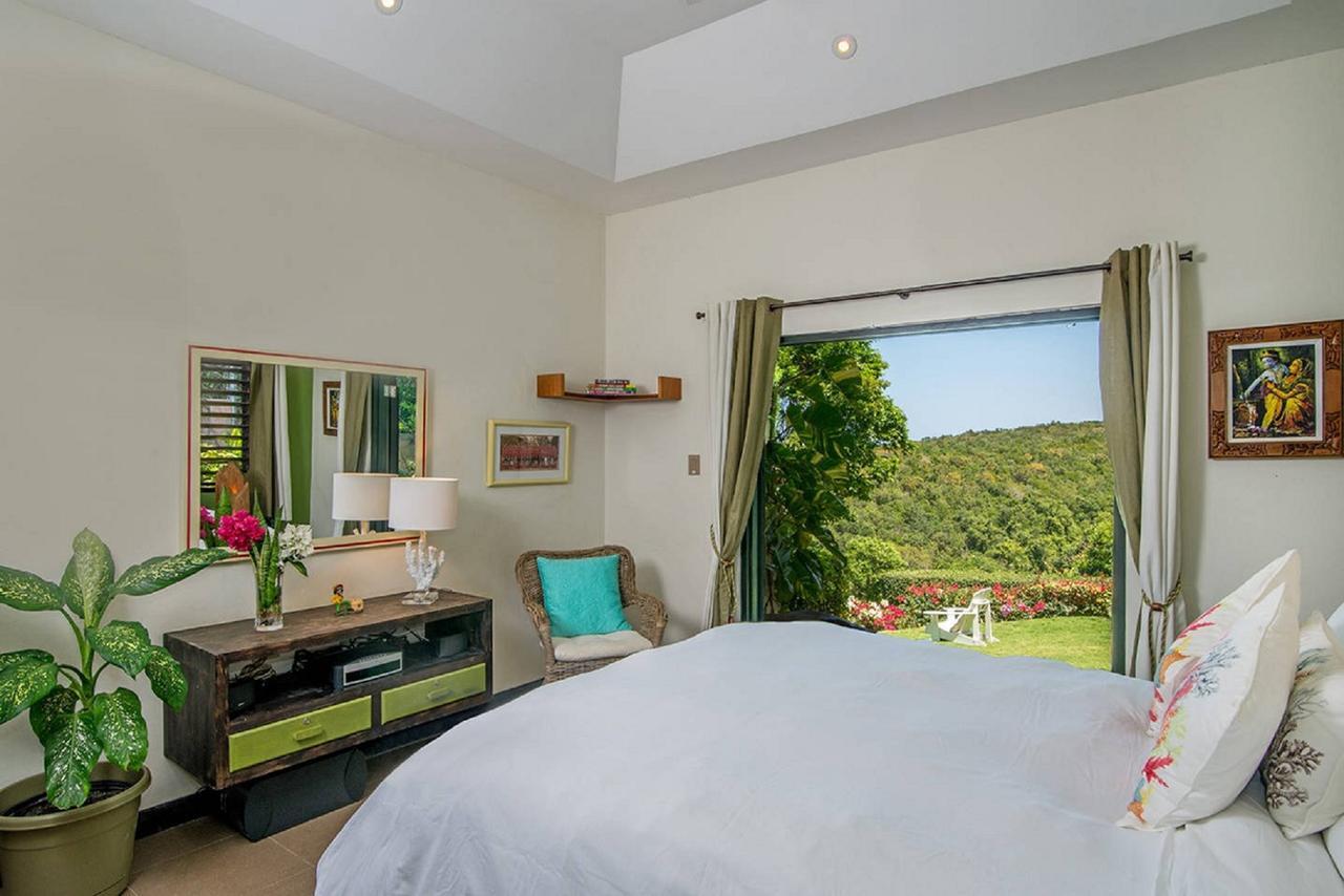 Luxury Sleeps 6, Access, Villa Montego Bay