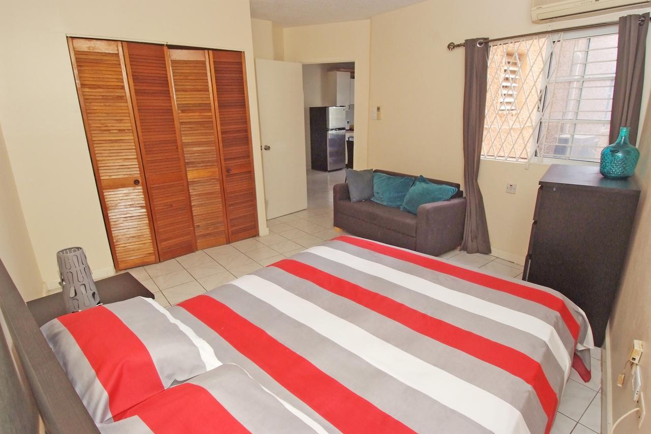 Finest Apt # 421 Bloc # 4 Marley Manor 6 Marley Rd Kgn 6 *