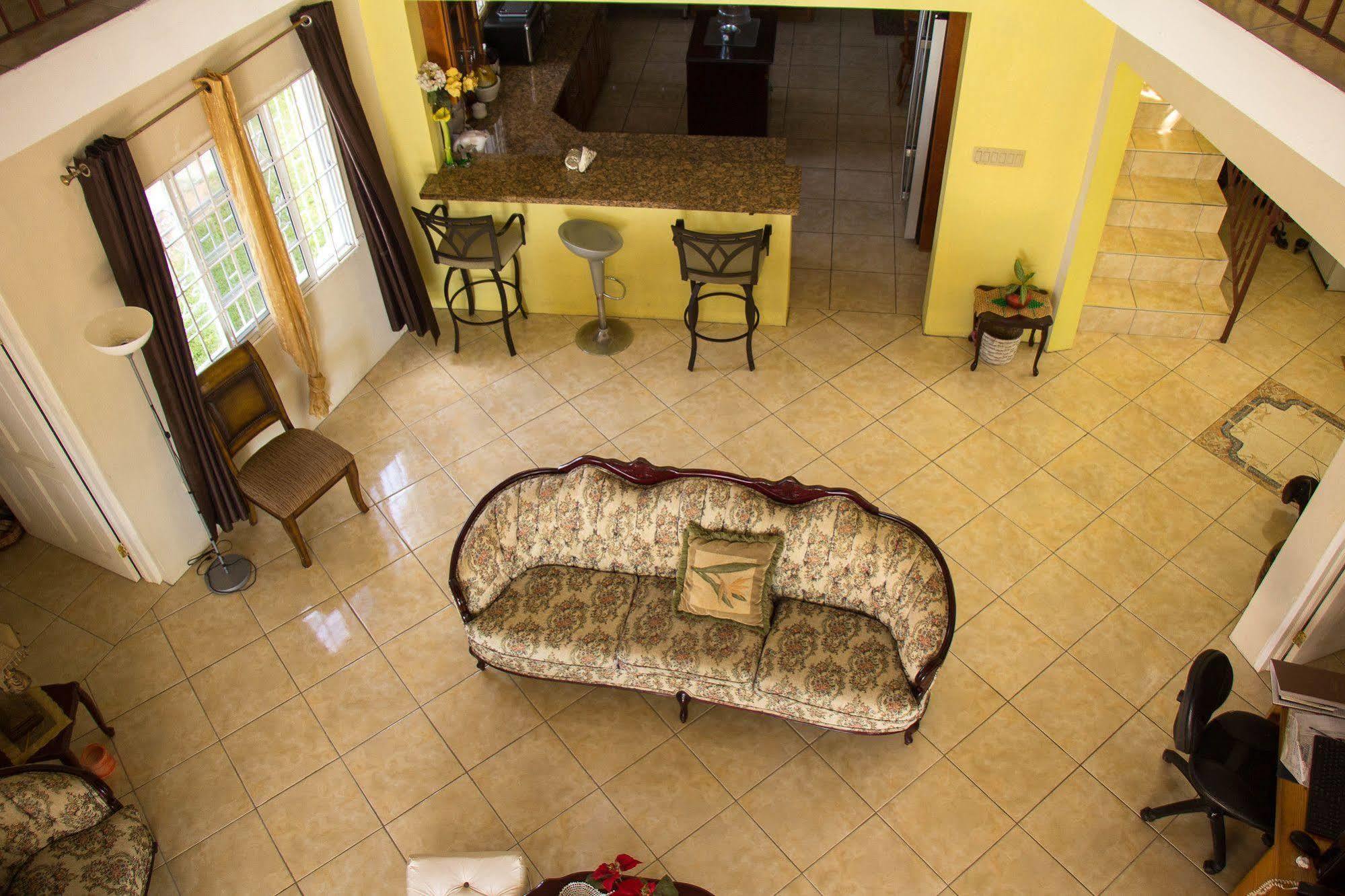 Hotel Chateau De La Rose Montego Bay