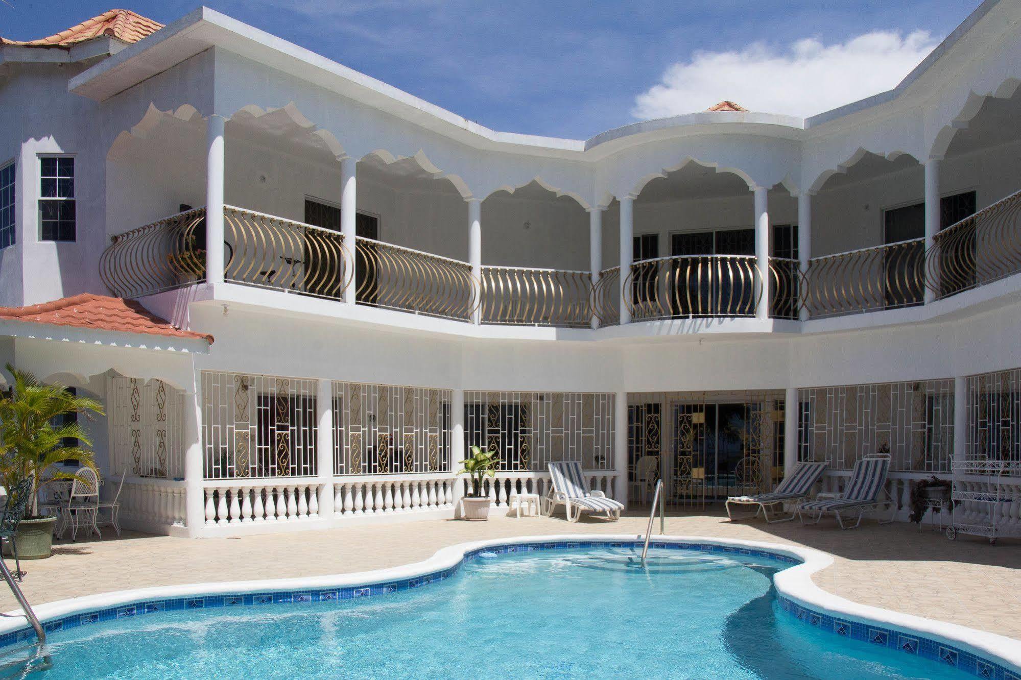Chateau De La Rose Hotel