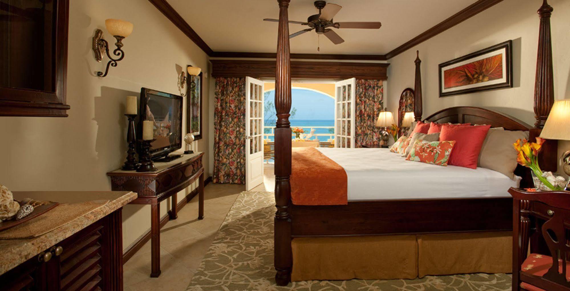 Resort Sandals All Inclusive - Couples Only (adults Only)